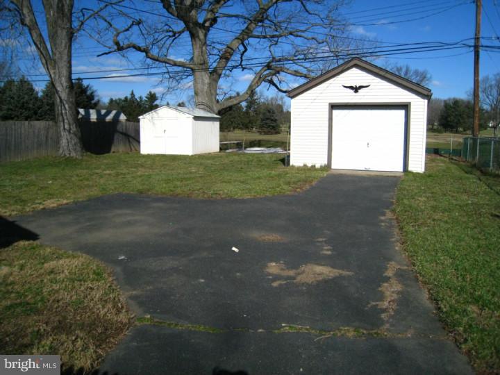 1713 Surrey Road Oreland, PA 19075 - Photo 21 of 25 Driveway