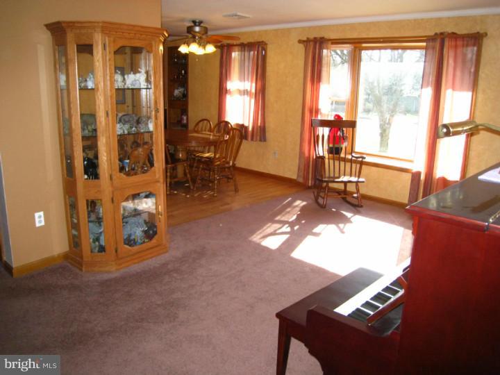 1713 Surrey Road Oreland, PA 19075 - Photo 5 of 25 Living Room