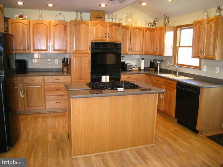 1713 Surrey Road Oreland, PA 19075 - Photo 8 of 25 Kitchen