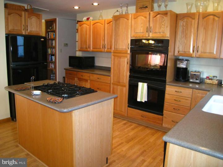 1713 Surrey Road Oreland, PA 19075 - Photo 9 of 25 Kitchen