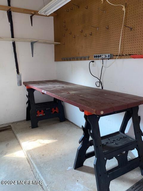 65 Regent Circle Brick, NJ 08723 - Photo 27 of 31 WORKBENCH