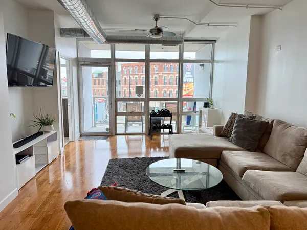 $3,400 | 1610 West Fullerton Avenue, Unit 303, Chicago, IL 60614