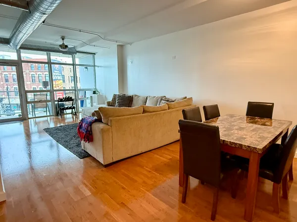 $3,400 | 1610 West Fullerton Avenue, Unit 303, Chicago, IL 60614