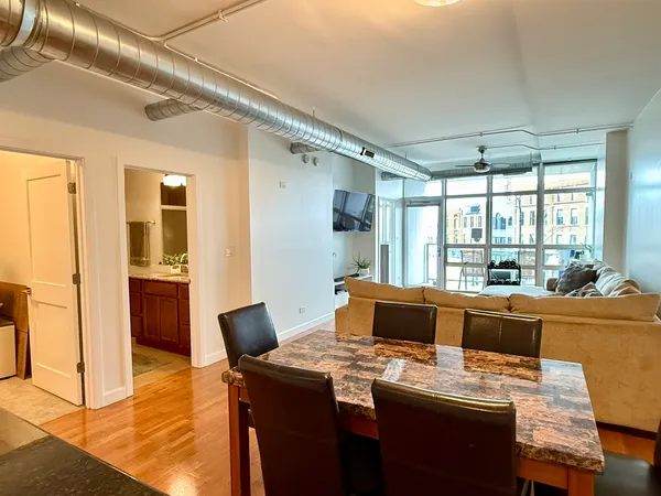 $3,400 | 1610 West Fullerton Avenue, Unit 303, Chicago, IL 60614