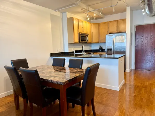 $3,400 | 1610 West Fullerton Avenue, Unit 303, Chicago, IL 60614