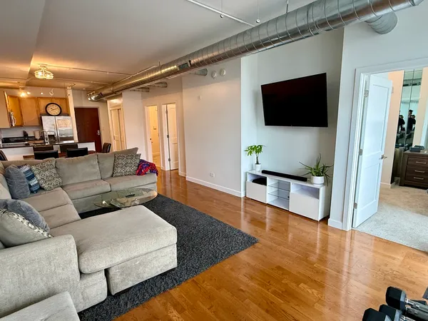 $3,400 | 1610 West Fullerton Avenue, Unit 303, Chicago, IL 60614