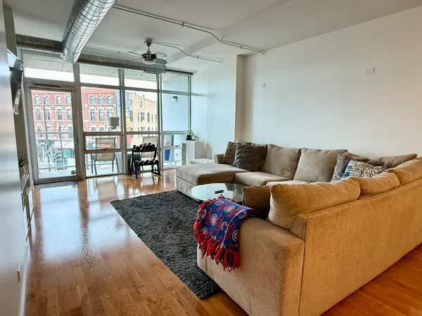 $3,400 | 1610 West Fullerton Avenue, Unit 303, Chicago, IL 60614