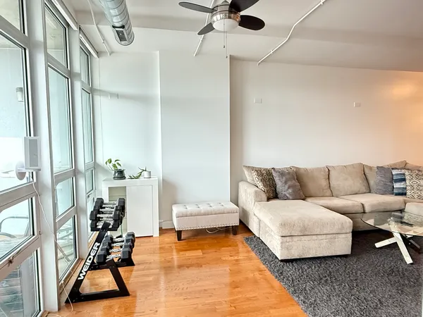 $3,400 | 1610 West Fullerton Avenue, Unit 303, Chicago, IL 60614