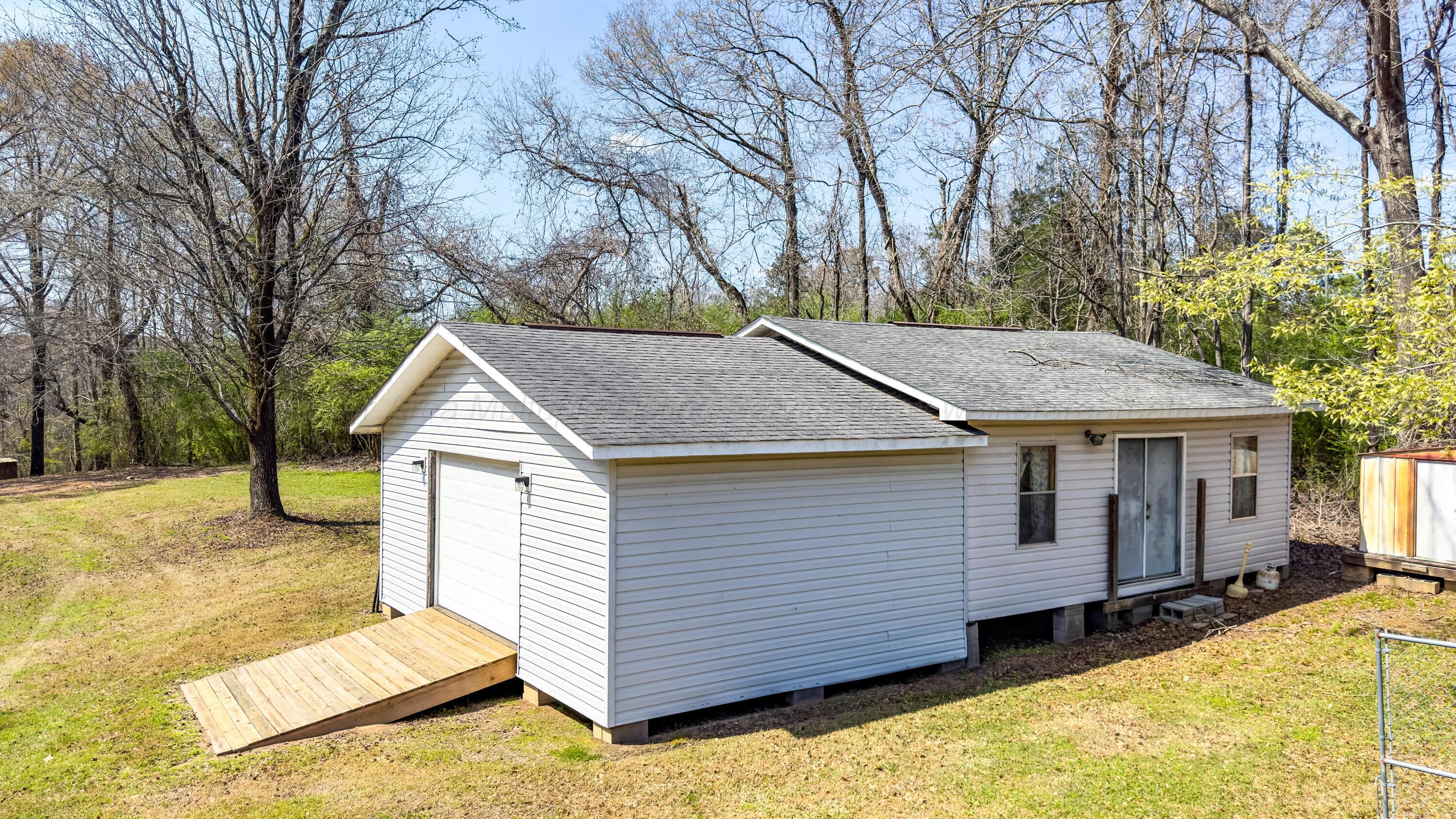 922 20th Street Southwest Fayette, AL 35555 - Photo 36 of 40 Storage Building