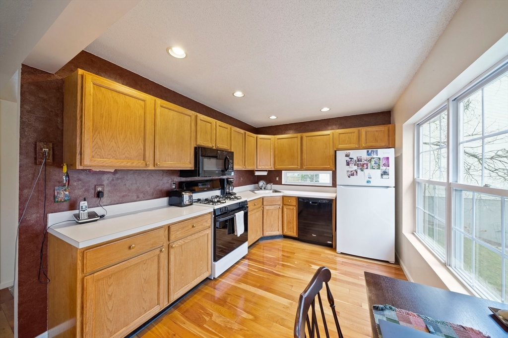 13 Rhodes Lane Foxboro, MA 02035 - Photo 5 of 33 Gallery Image 5