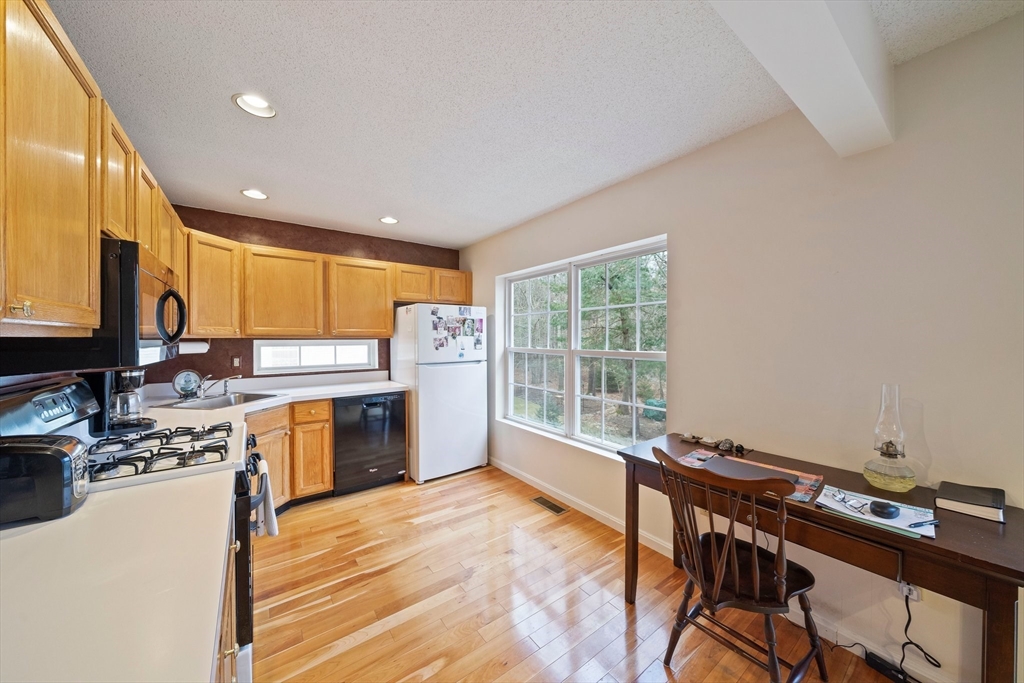 13 Rhodes Lane Foxboro, MA 02035 - Photo 6 of 33 Gallery Image 6