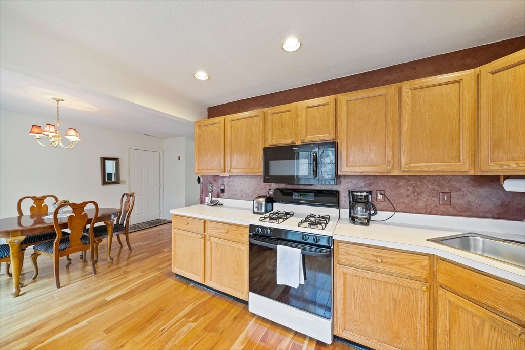 13 Rhodes Lane Foxboro, MA 02035 - Photo 7 of 33 Gallery Image 7