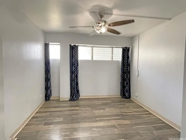 a view of empty room with window