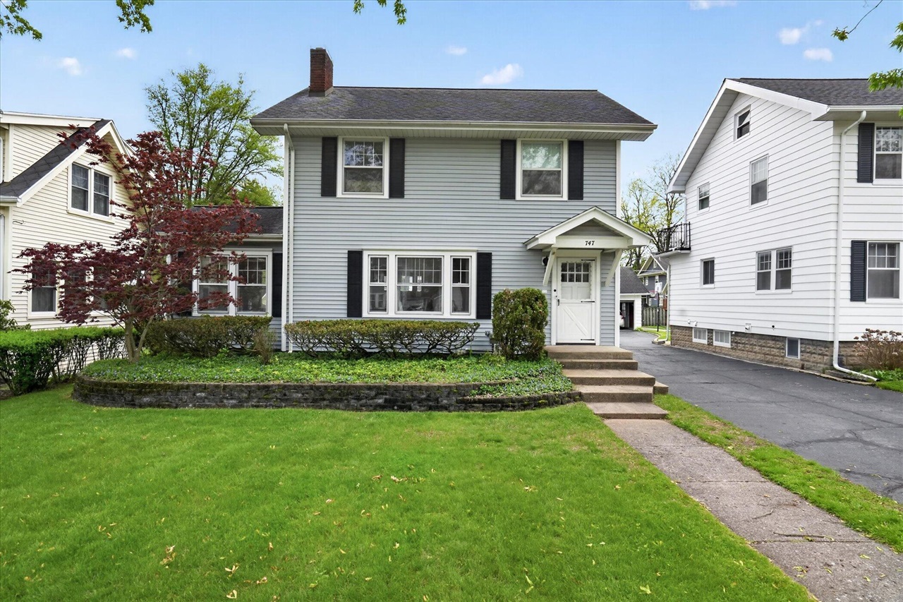 747 Crescent Road Jackson, MI 49203 - Photo 3 of 60 Gallery Image 3