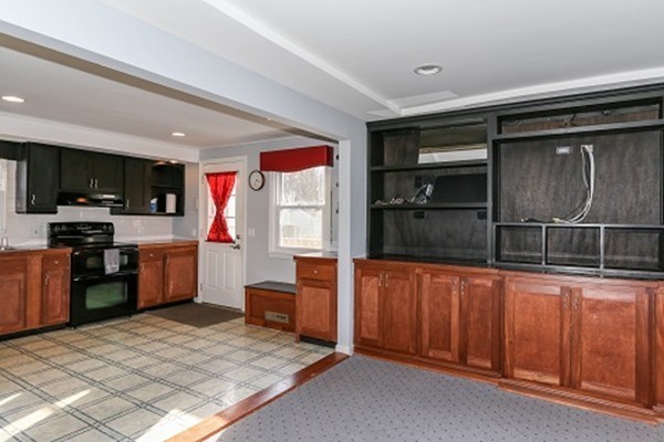 151 Vincent Street Springfield, MA 01129 - Photo 7 of 28