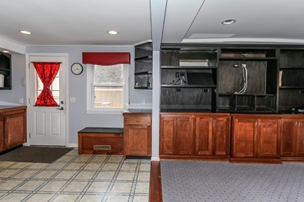 151 Vincent Street Springfield, MA 01129 - Photo 8 of 28