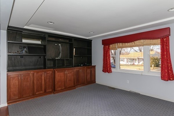 151 Vincent Street Springfield, MA 01129 - Photo 9 of 28