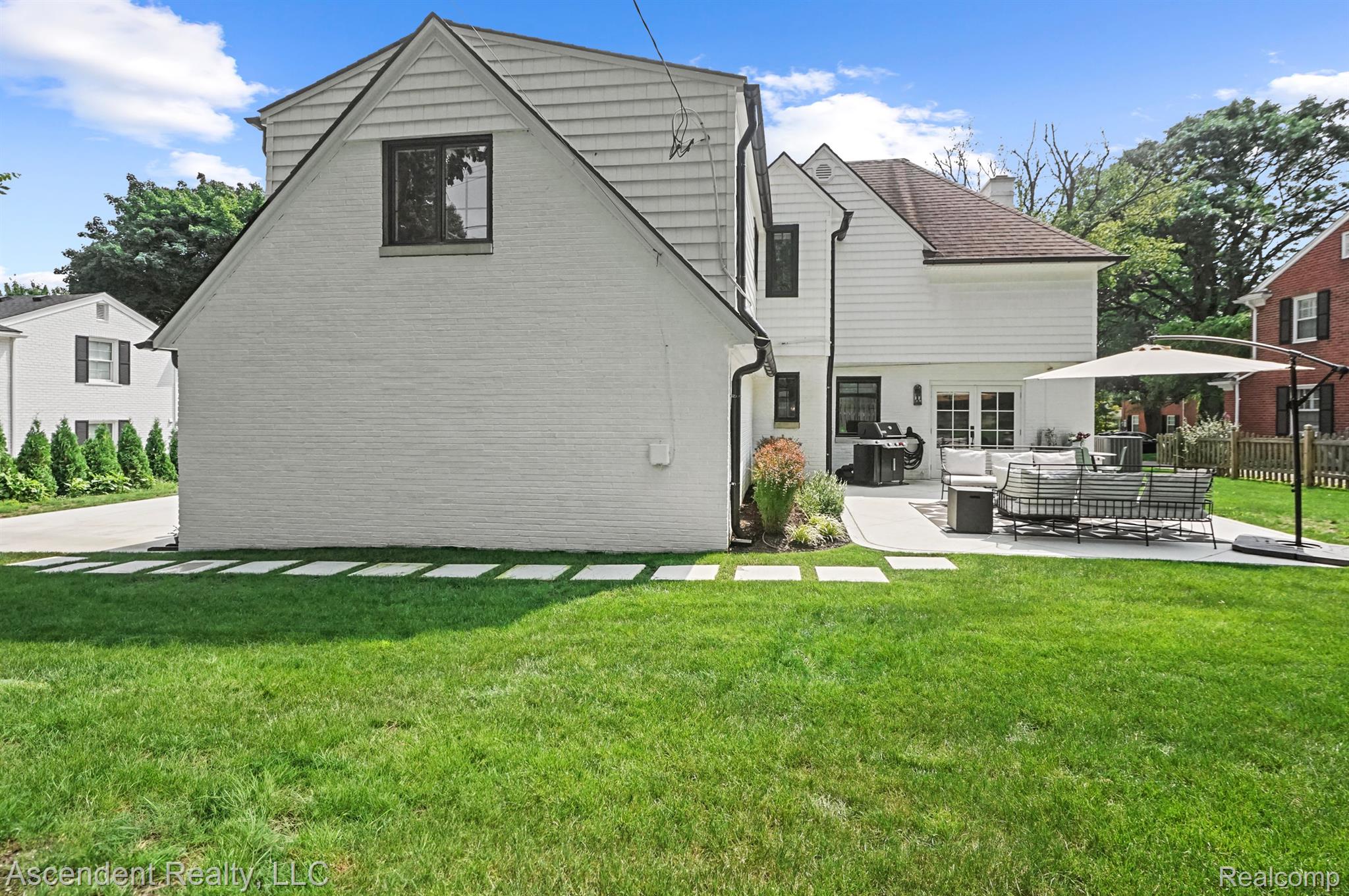 2664 Amberly Road Bloomfield Hills, MI 48301 - Photo 38 of 44 Rear of home view 2