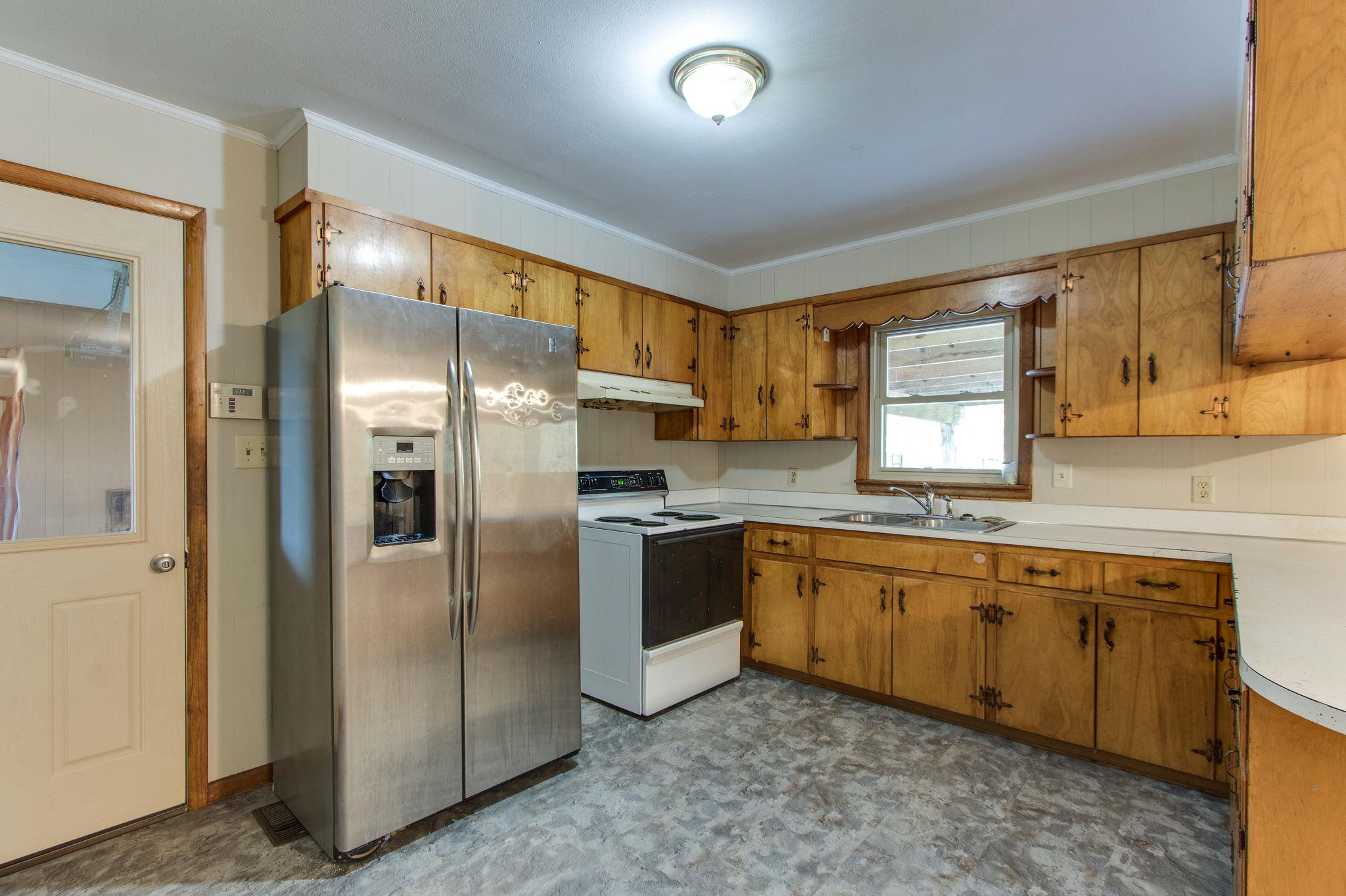 403 Park Creek Road Manchester, TN 37355 - Photo 5 of 24 a kitchen with stainless steel appliances granite countertop a refrigerator and a sink