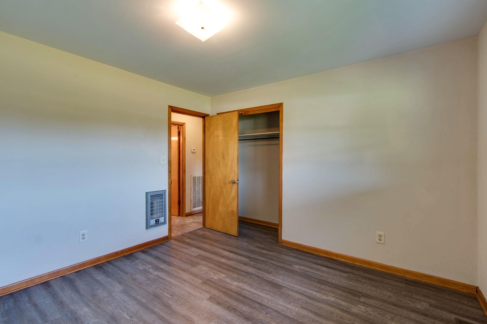 403 Park Creek Road Manchester, TN 37355 - Photo 9 of 24 a view of an empty room with wooden floor and closet