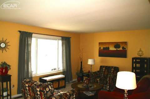 7425 Gillette Road Flushing, MI 48433 - Photo 4 of 46 20449112-3.JPG