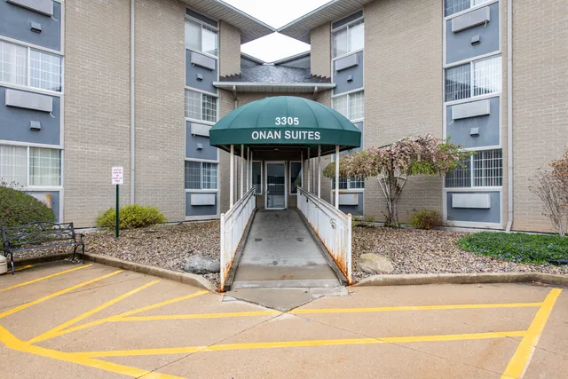 $1,200 | 3305 Sunset Avenue, Unit 108, Waukegan, IL 60087