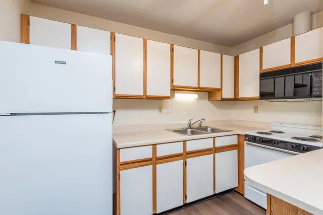 $1,200 | 3305 Sunset Avenue, Unit 108, Waukegan, IL 60087