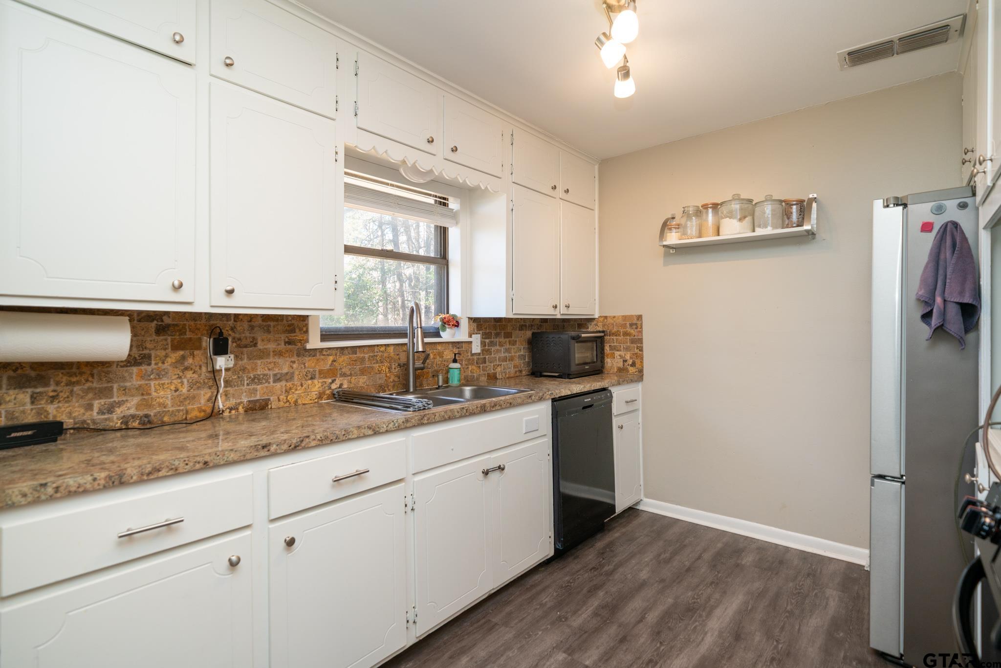 179 North Pinecrest Rusk, TX 75785 - Photo 8 of 23