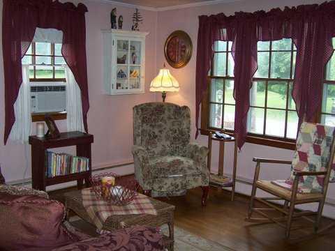 333 Maple Street Bangor, ME 04401 - Photo 11 of 15 Living Room.
