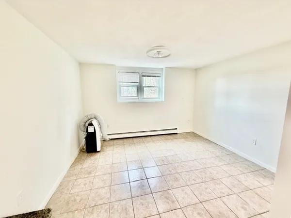 $1,850 | 900 Lexington Street, Unit B9, Waltham, MA 02452