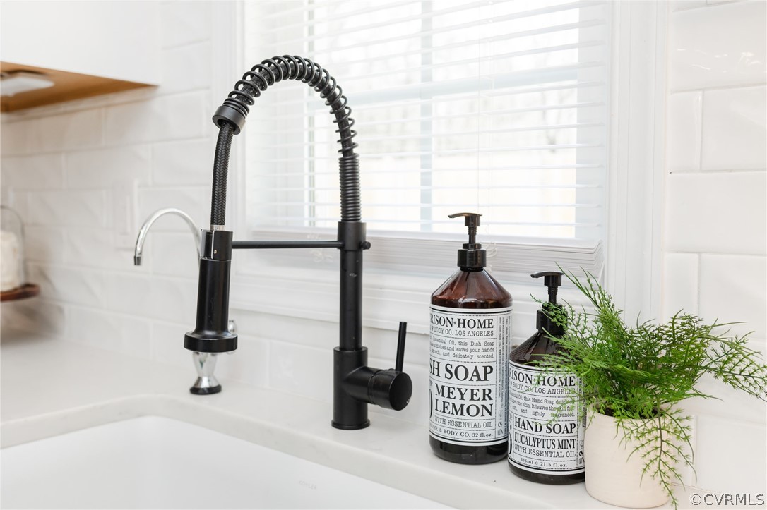 2406 Emanuel Church Road Powhatan, VA 23139 - Photo 23 of 50 a bathroom with a potted plant
