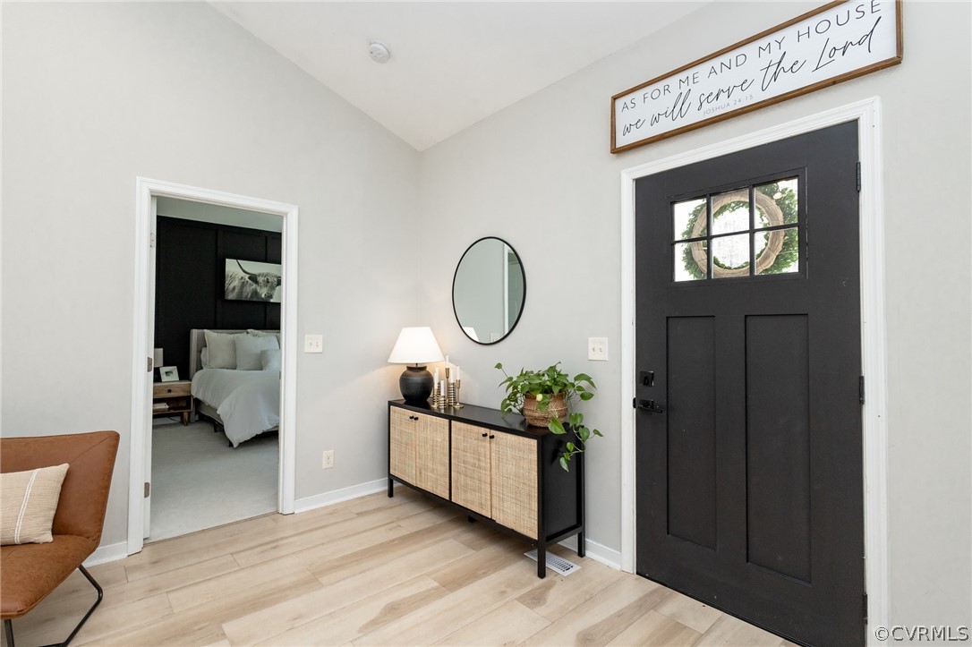 2406 Emanuel Church Road Powhatan, VA 23139 - Photo 4 of 50 a living room with furniture