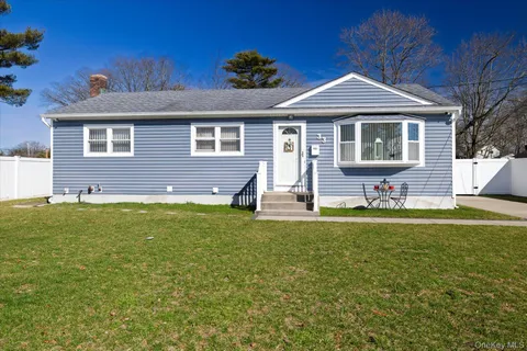 $579,000 | 33 Lukens Avenue, Brentwood, NY 11717