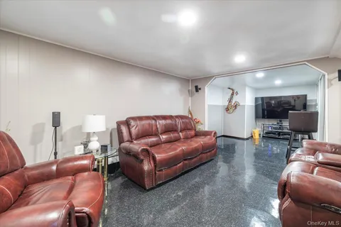 $579,000 | 33 Lukens Avenue, Brentwood, NY 11717