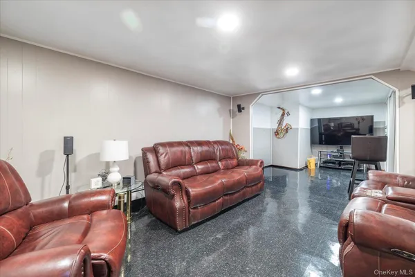 $579,000 | 33 Lukens Avenue, Brentwood, NY 11717