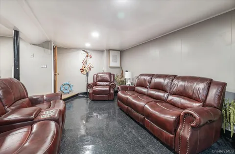 $579,000 | 33 Lukens Avenue, Brentwood, NY 11717