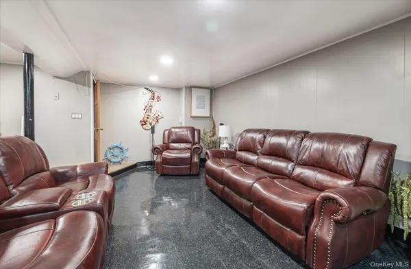 $579,000 | 33 Lukens Avenue, Brentwood, NY 11717