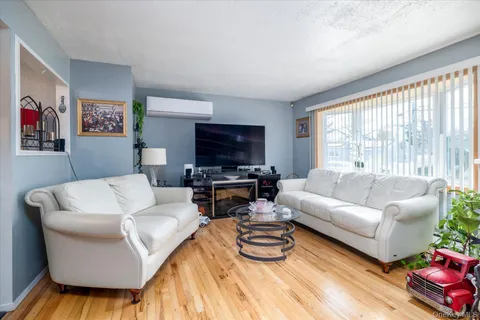 $579,000 | 33 Lukens Avenue, Brentwood, NY 11717