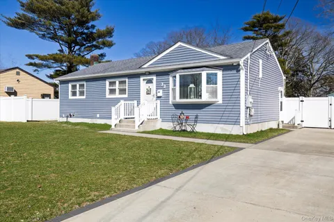 $579,000 | 33 Lukens Avenue, Brentwood, NY 11717