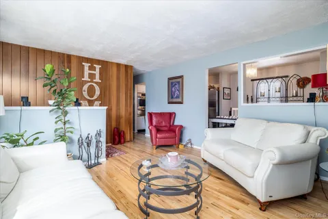 $579,000 | 33 Lukens Avenue, Brentwood, NY 11717