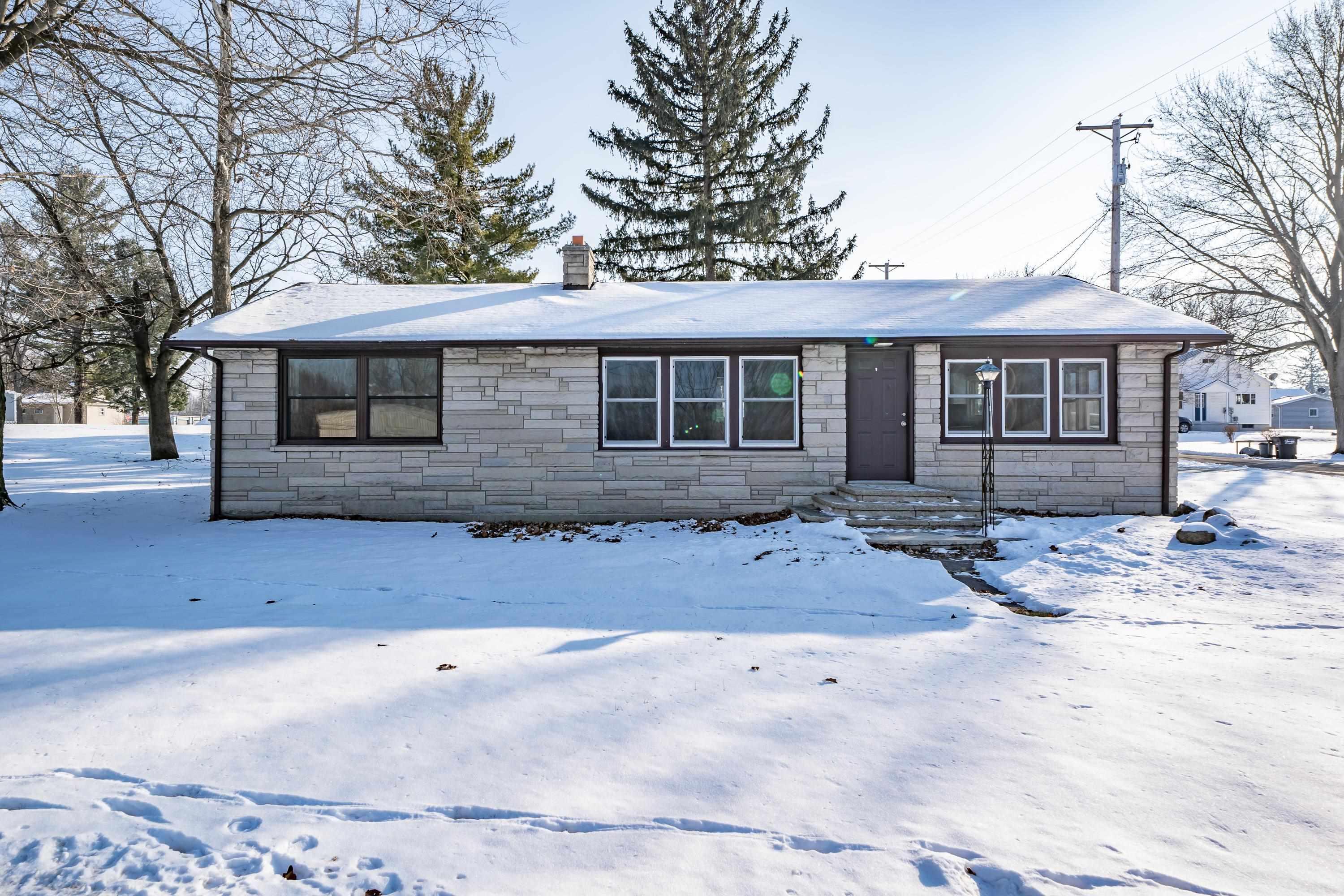 399 Front Street Rome City, IN 46784 - Photo 2 of 34