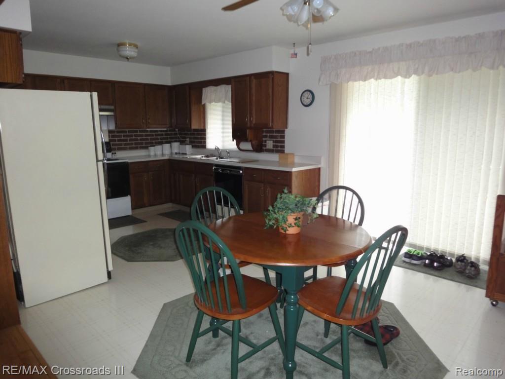 14488 Grafton Road Carleton, MI 48117 - Photo 5 of 13 DSC02715.jpg