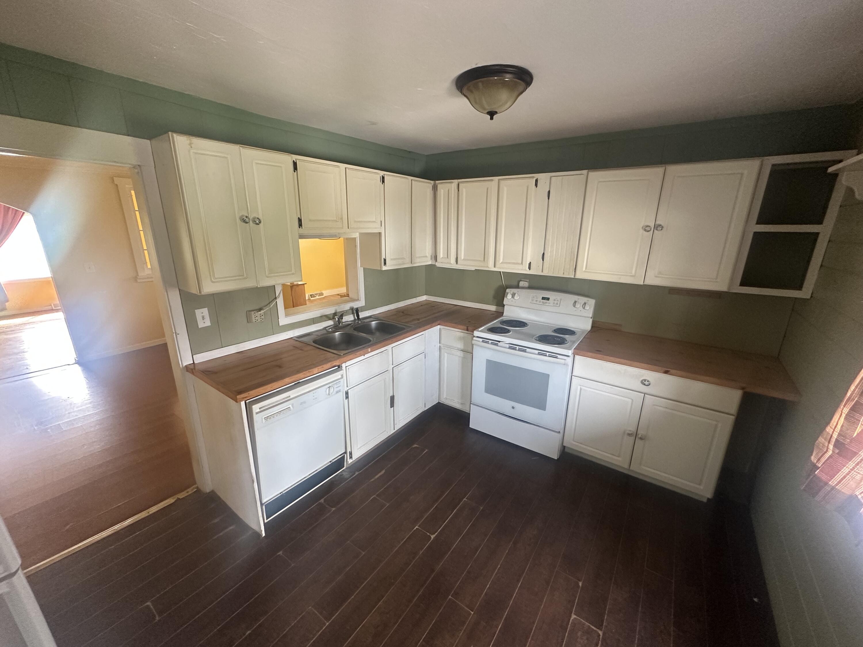 2190 68th Street Fennville, MI 49408 - Photo 4 of 8 IMG_4400