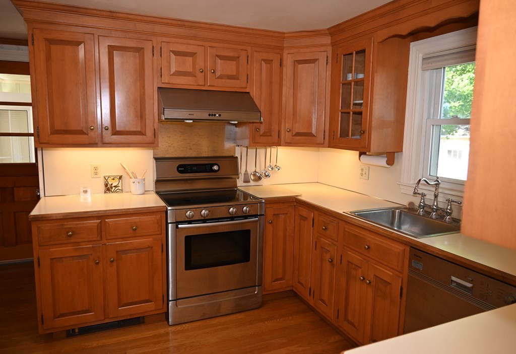 81 Whiting Way Needham, MA 02492 - Photo 13 of 30 Gallery Image 13