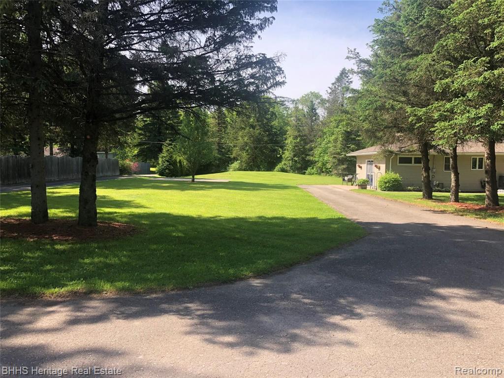 8415 McClements Road Brighton, MI 48114 - Photo 39 of 42