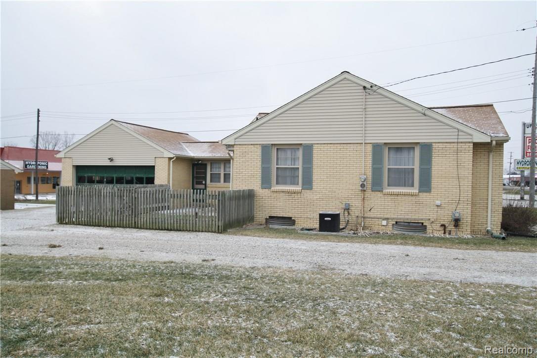 4218 Davison Road Burton, MI 48509 - Photo 3 of 36 IMG_7451.JPG