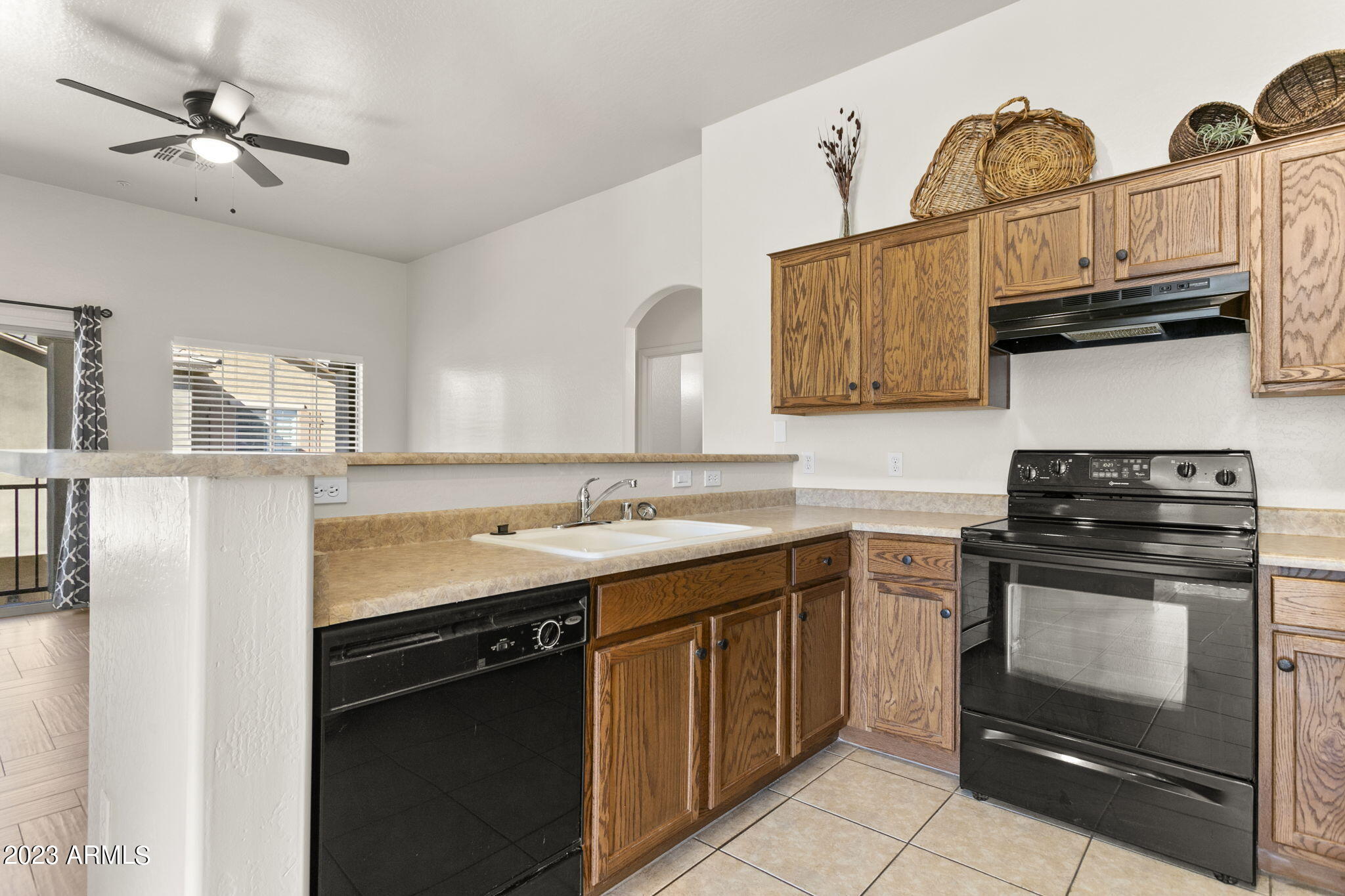 2150 East Bell Road, Unit 1122 Phoenix, AZ 85022 - Photo 8 of 34 11-web-or-mls-2150-e-bell-rd-unit-1122