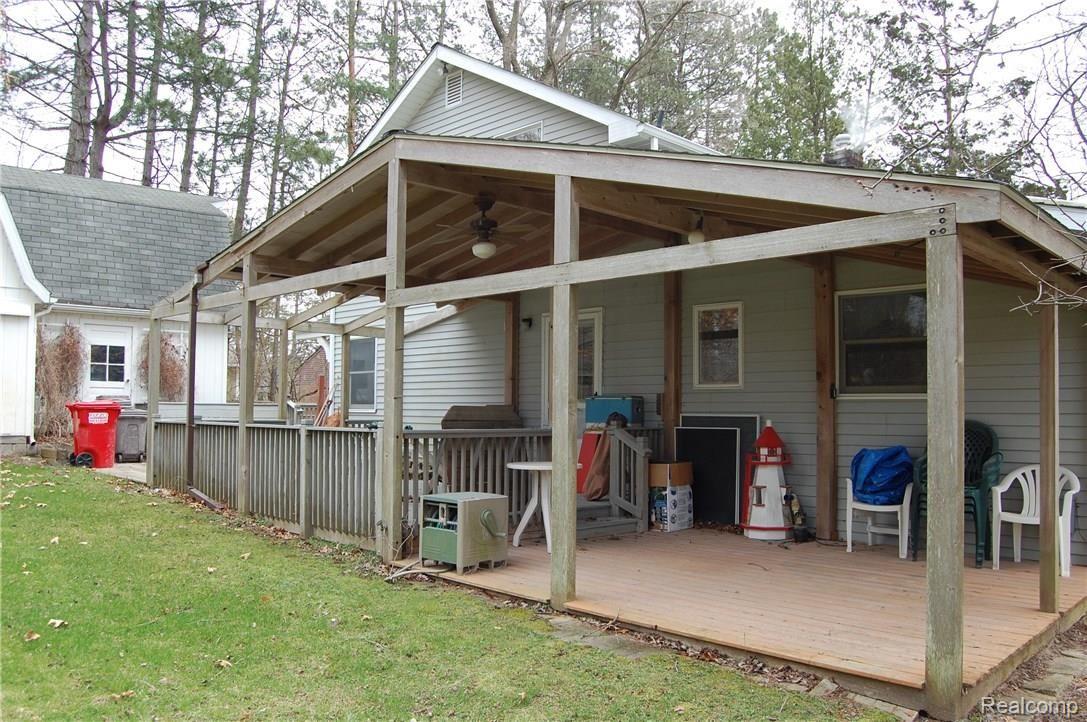 2695 East Snell Road Rochester, MI 48306 - Photo 33 of 40 Deck
