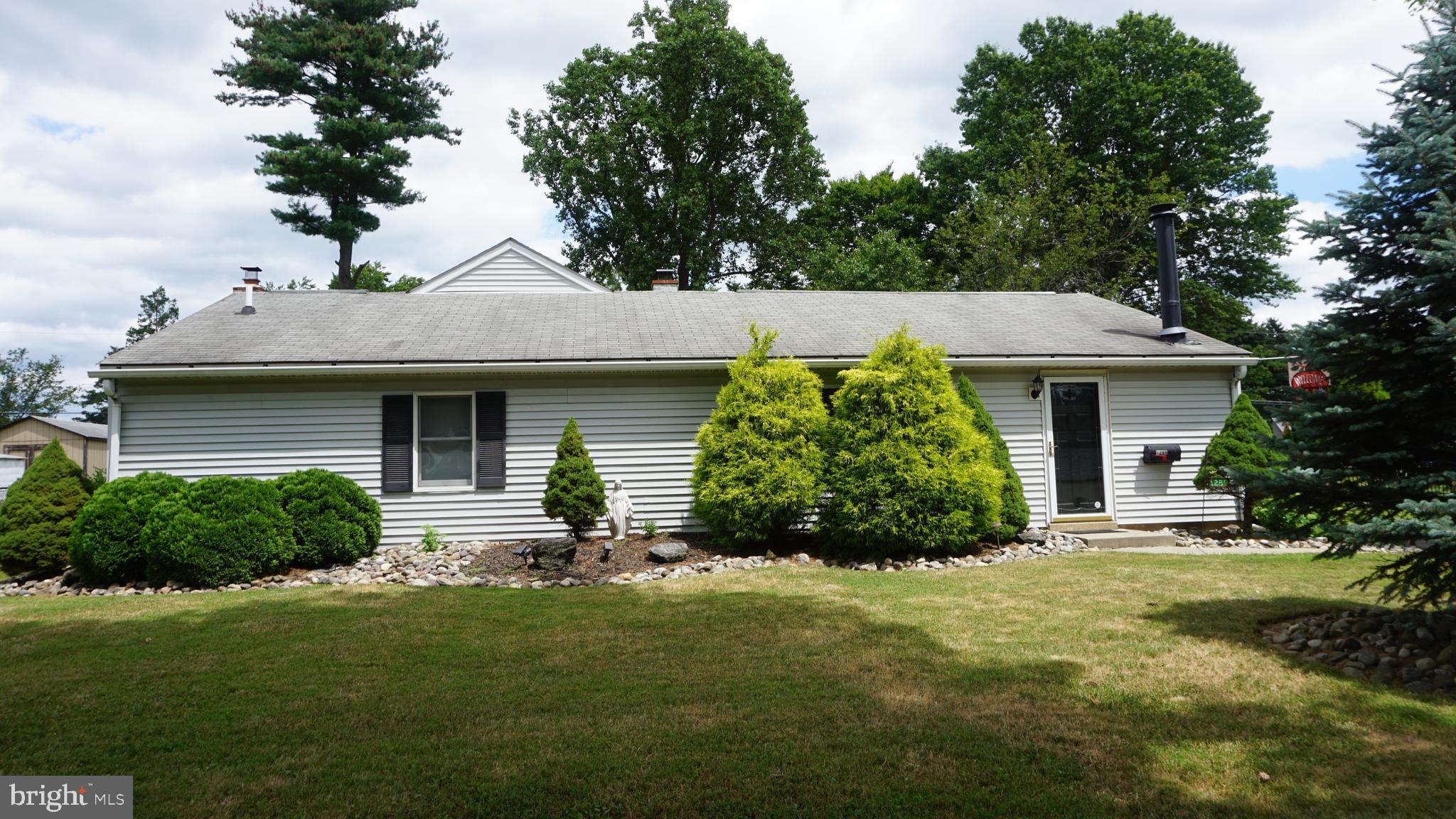 1289 West County Line Road Warminster, PA 18974 - Photo 2 of 21