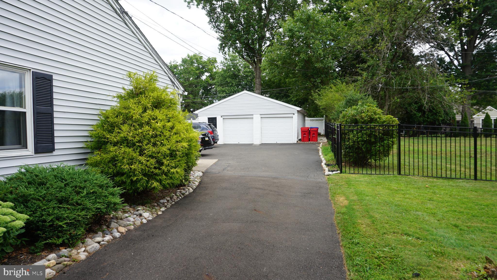 1289 West County Line Road Warminster, PA 18974 - Photo 3 of 21